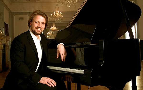 Maurice-Huesni-Pianist-Musik