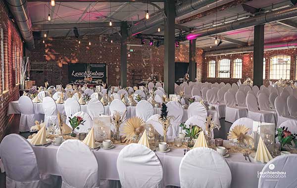 Leuchtenbau Eventlocation Leipzig | Eventhalle, Garten & Club