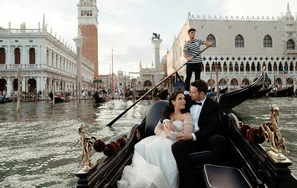 Tüll trifft Spitze - Braut- und Festmode mit individuellem Charakter