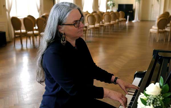 Butz! Hochzeitsmusik in Leipzig – Pianistin für Trauung und Feier