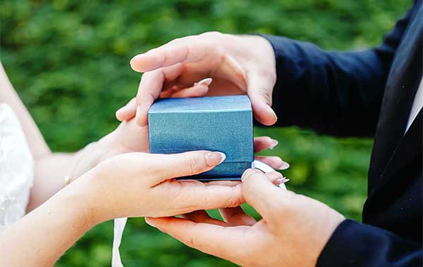 Besondere Hochzeitsgeschenke von Paten und der Familie