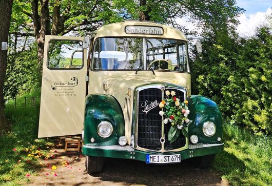 Standesamt Arrnsdorf – rollendes Standesamt Standesamt im Oldtimer-Bus