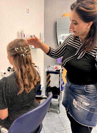 Goldene Schere – Brautfrisur und Braut-Make-up in Dresden