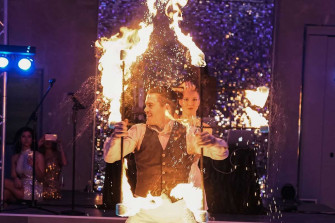 Flying Flames Feuershow – hochwertige Feuershow zur Hochzeit