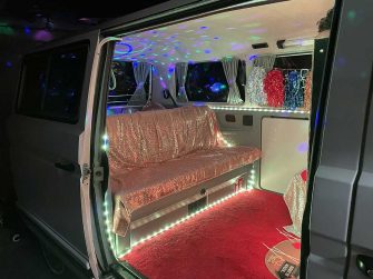 Glitzerbus – mobile Fotobox zur Hochzeit im Retrobus